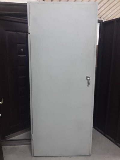 Метална врата с една брава