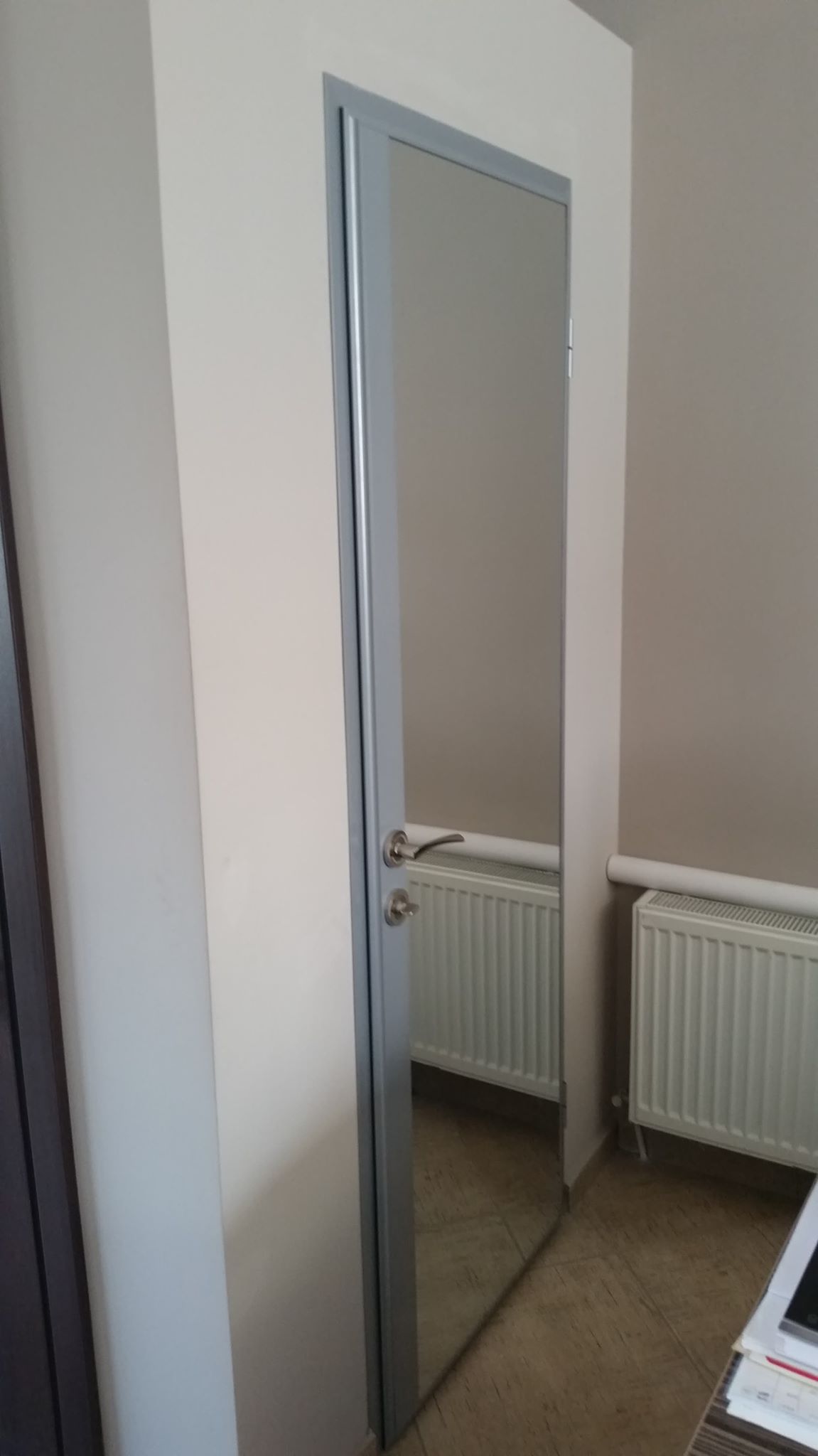 Врата по дизайн на интериорна врата с огледало подходяща за стаи и баня Врата по дизайн на интериорна врата с огледало подходяща за стаи и баня