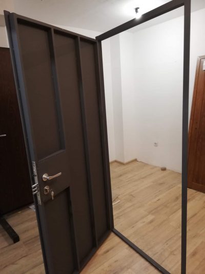Метална врата за таван на грунд сив