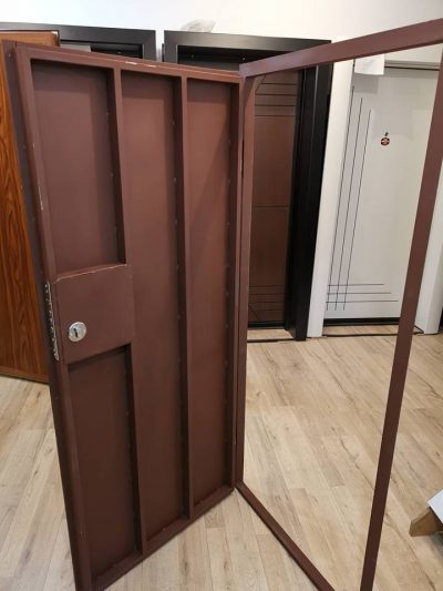 Метална врата за таван в София от Узунов