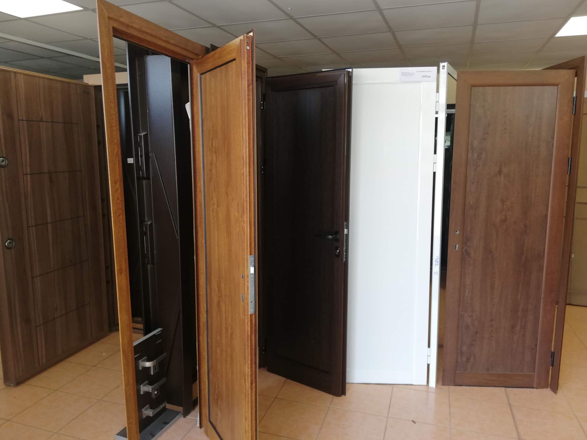 Алуминиеви врати от пвц панел в София Алуминиеви врати от пвц панел в София