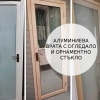 Алуминиеви врати с огледало и орнаментно стъкло
